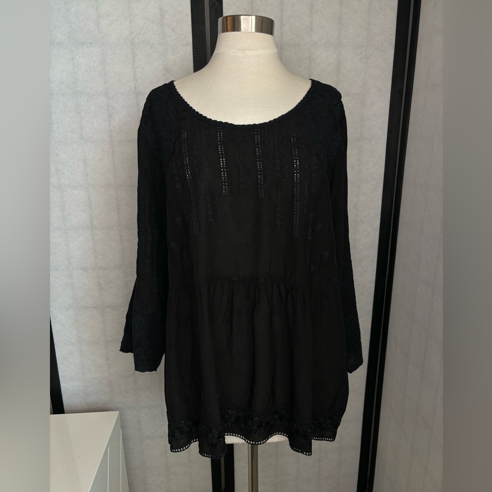 Johnny Was Lightly Embroidered Tunic Top. Size: M